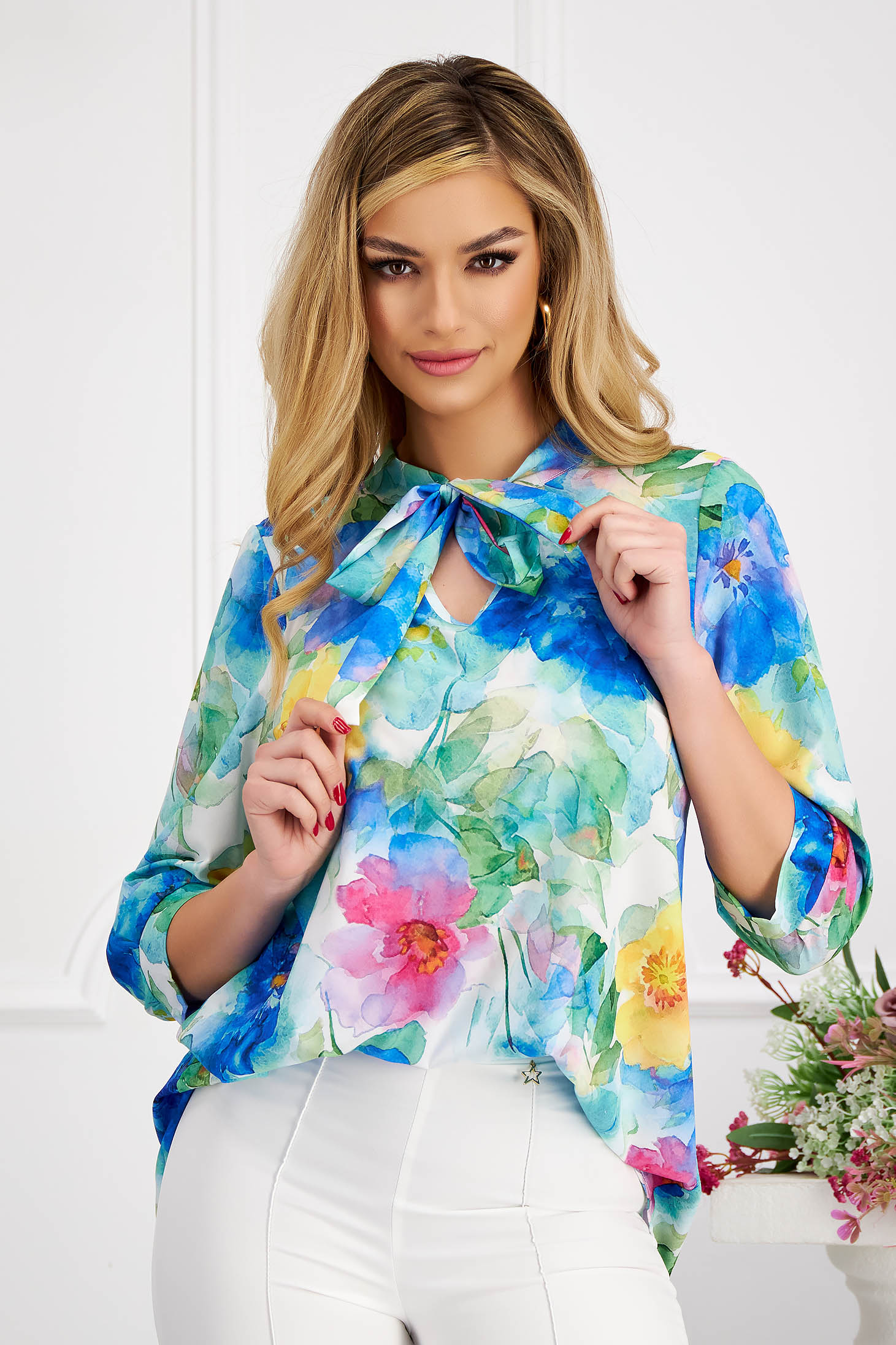 Women's blouse made of thin material with a loose fit and scarf-type collar - StarShinerS