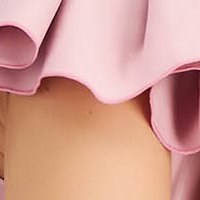 Rochie din stofa elastica roz deschis scurta in clos cu volanase pe linia decolteului - StarShinerS