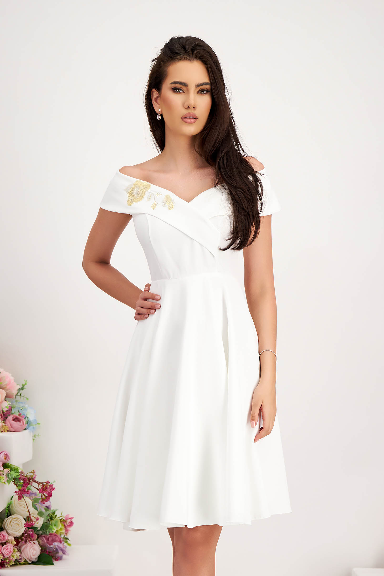 Rochie din stofa elastica ivoire midi in clos cu umeri goi - StarShinerS 1 - StarShinerS.ro