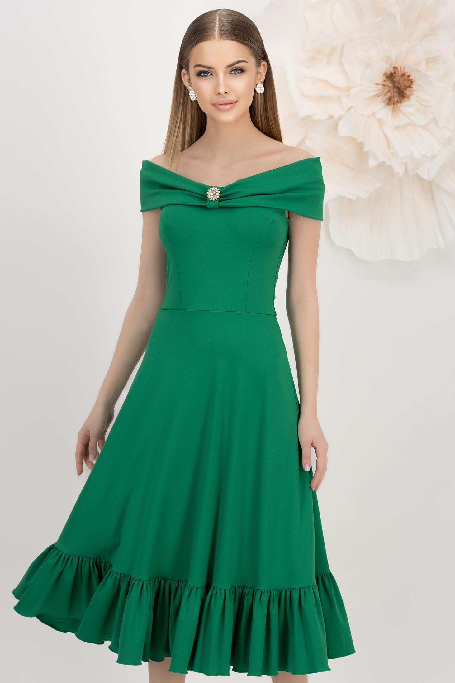 Rochie din lycra verde midi in clos cu umeri goi si volanas la baza rochiei - StarShinerS 1 - StarShinerS.ro