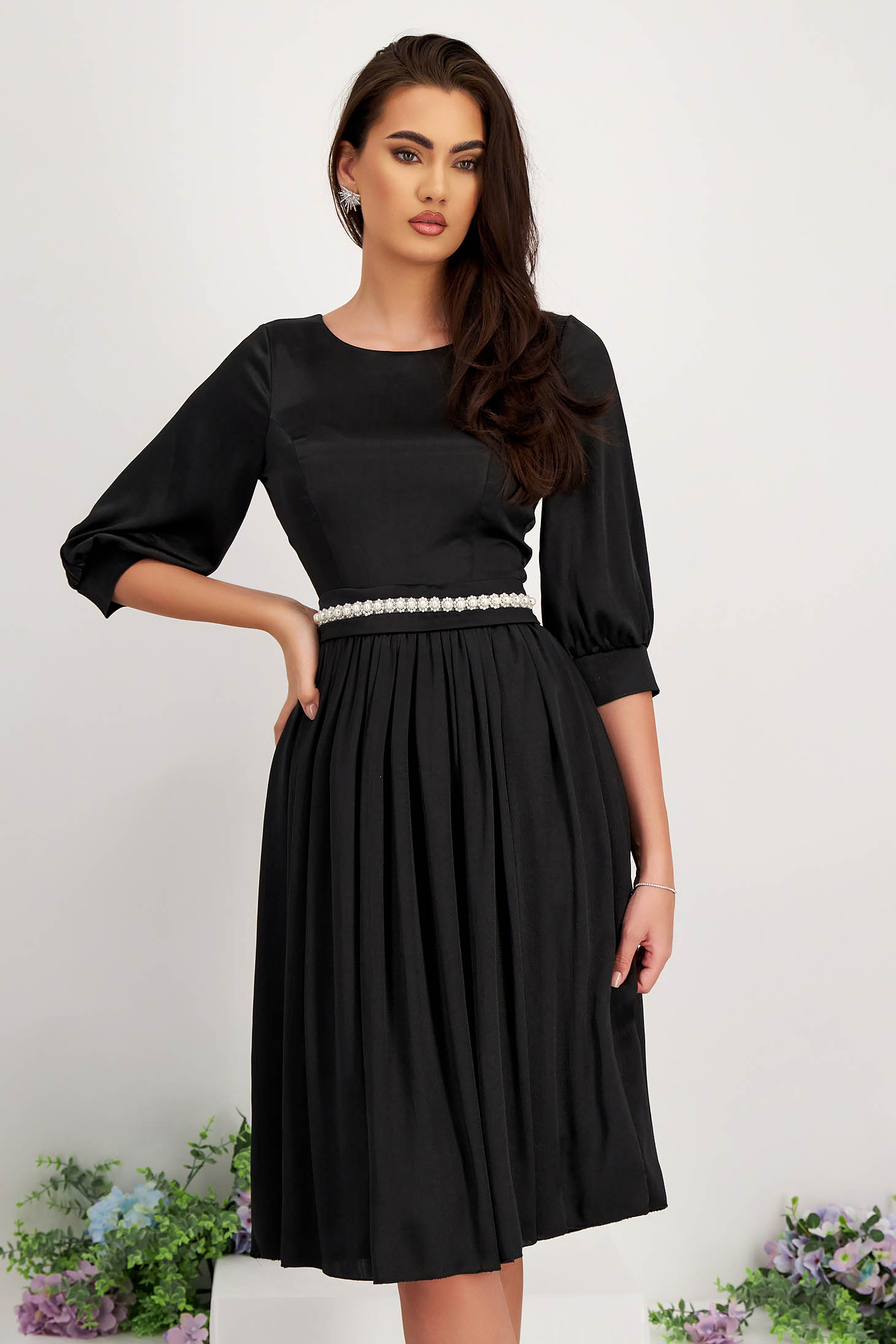 Fekete vékony szatén anyagú midi harang ruha öv tipusú kiegészitővel gyöngy díszítéssel - StarShinerS 1 - StarShinerS.hu