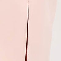 Világos rózsaszínű rugalmas szövetű rövid ceruza ruha lábon sliccelt és masni díszítéssel