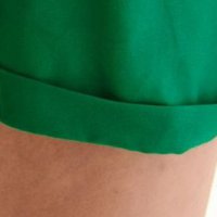 Green shorts thin fabric loose fit lateral pockets