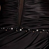 Fekete hosszú taft anyagú átlapolt ruha strassz köves és gyöngyös díszítéssel