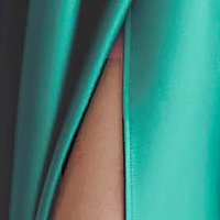 Green dress cloche naked shoulders taffeta slit