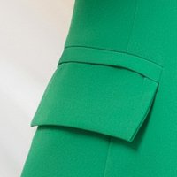 Női kosztüm zöld enyhén rugalmas szövetből tollas díszítés karcsusított szabású