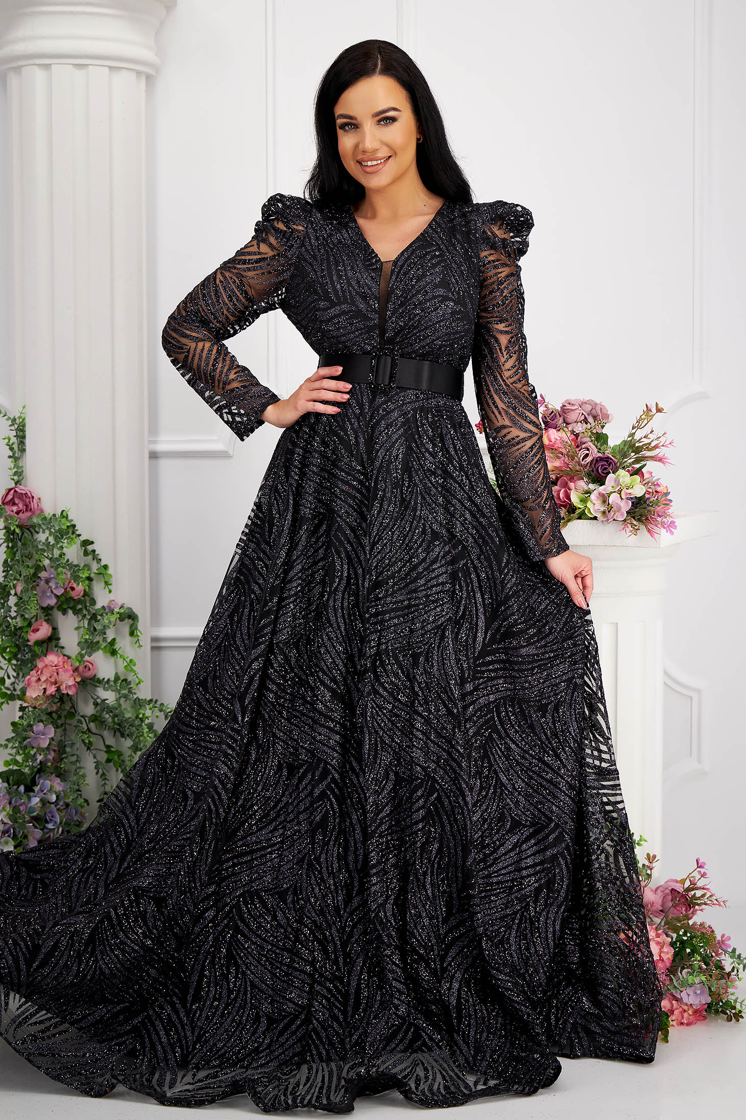 Rochie din tul cu aplicatii cu sclipici neagra lunga in clos cu umeri bufanti