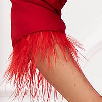 Rochie din stofa elastica rosie midi in clos cu buzunare laterale si pene