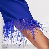 Kék rugalmas szövetü midi harang ruha oldalt zsebekkel és tollas díszítéssel