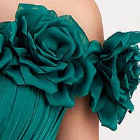 Rochie din voal verde lunga in clos cu flori 3D si umeri goi