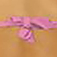 Világos rózsaszínű két részes fürdőruha fodrokkal és állítható pántokkal