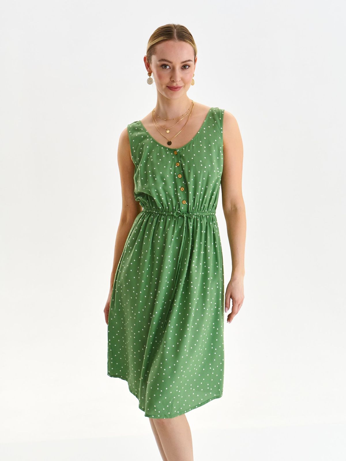 Green dress thin fabric cloche with elastic waist with button accessories is fastened around the waist with a ribbon