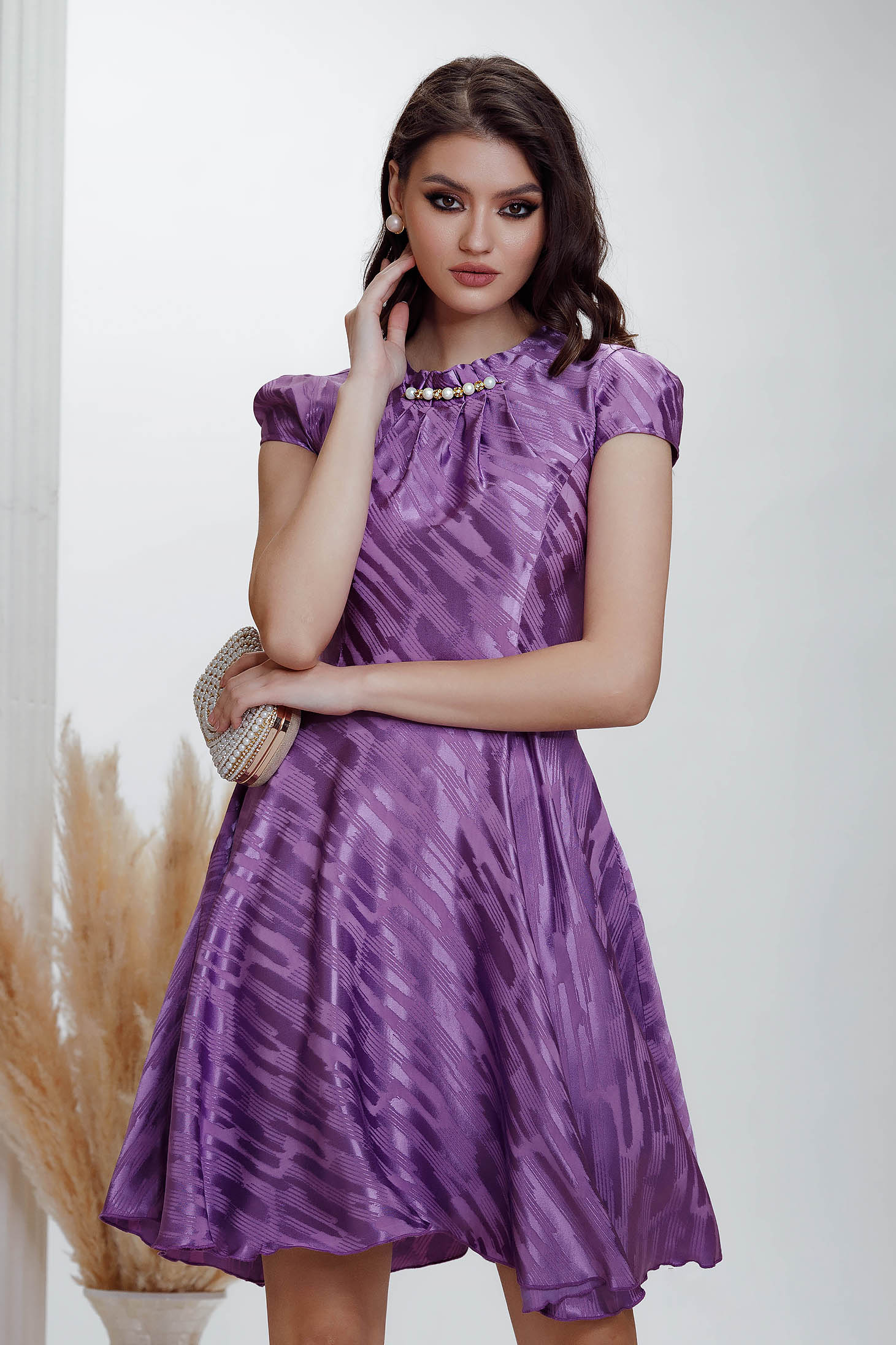 Purple dress from satin fabric texture cloche lateral pockets metallic chain accessory