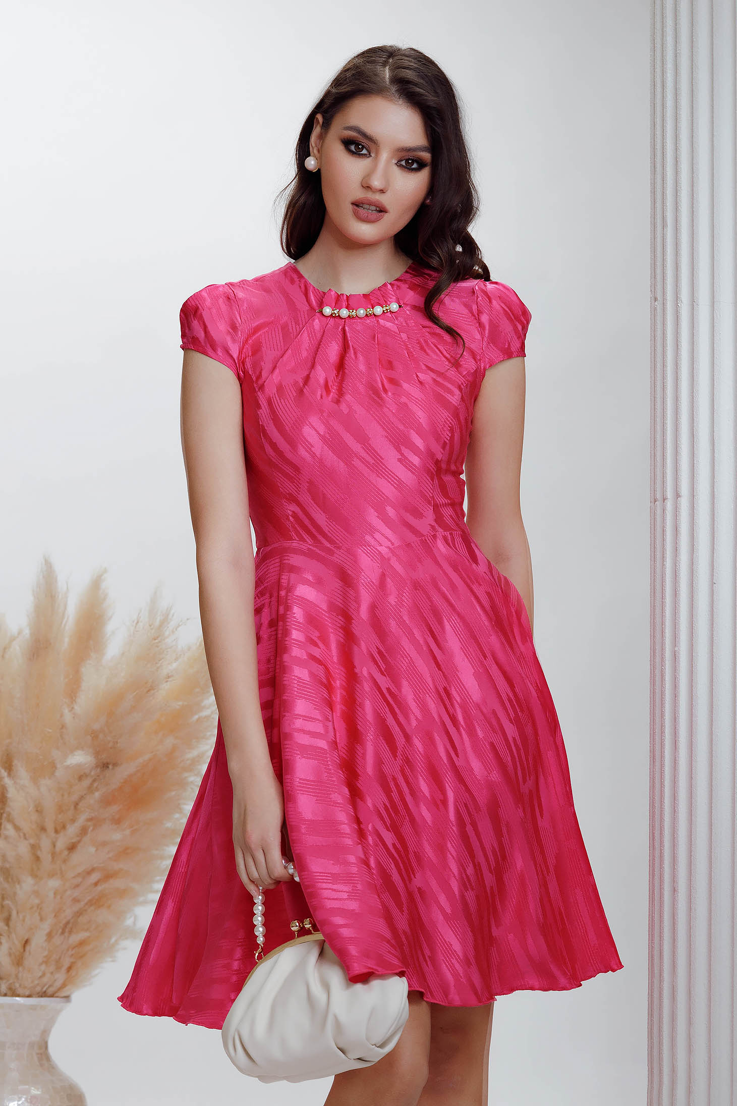 Pink dress from satin fabric texture cloche lateral pockets metallic chain accessory