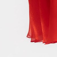 Piros muszlin harang ruha övvel ellátva strassz köves díszítéssel