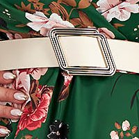 Szaténból készült harang ruha átfedett dekoltázzsal és öv típusú kiegészítővel