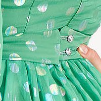 Zöld muszlin midi harang ruha bő ujjakkall és virág alakú brossal - StarShinerS