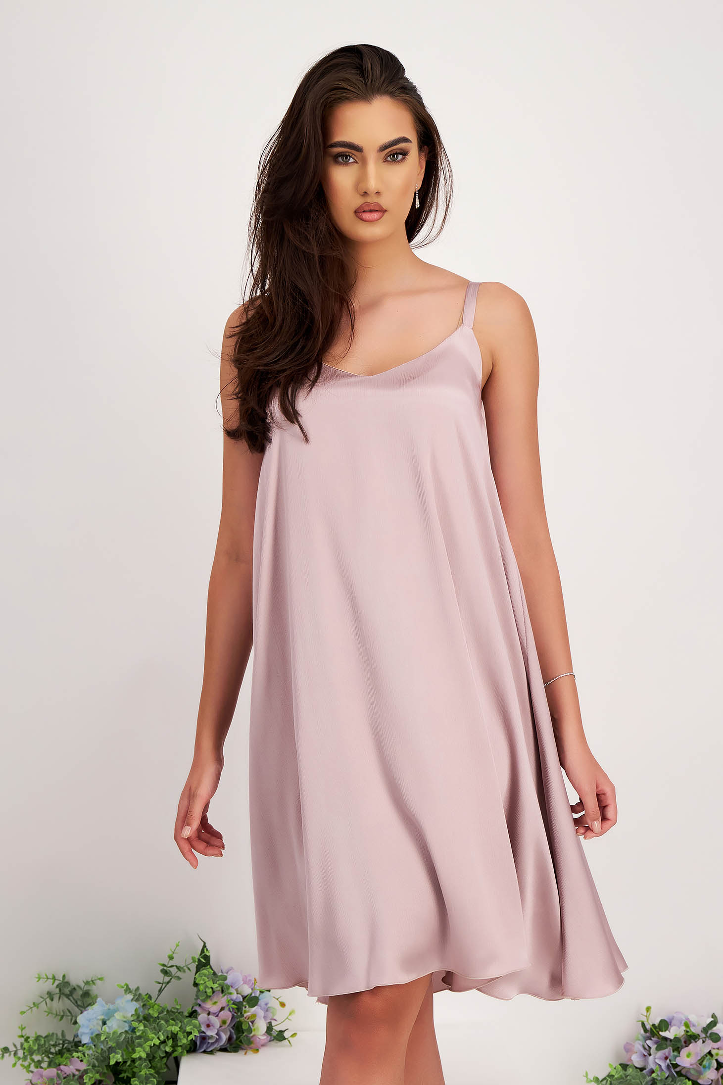 Muszlin rövid bő szabású púder rózsaszín ruha, virág alakú brossal - StarShinerS 1 - StarShinerS.hu