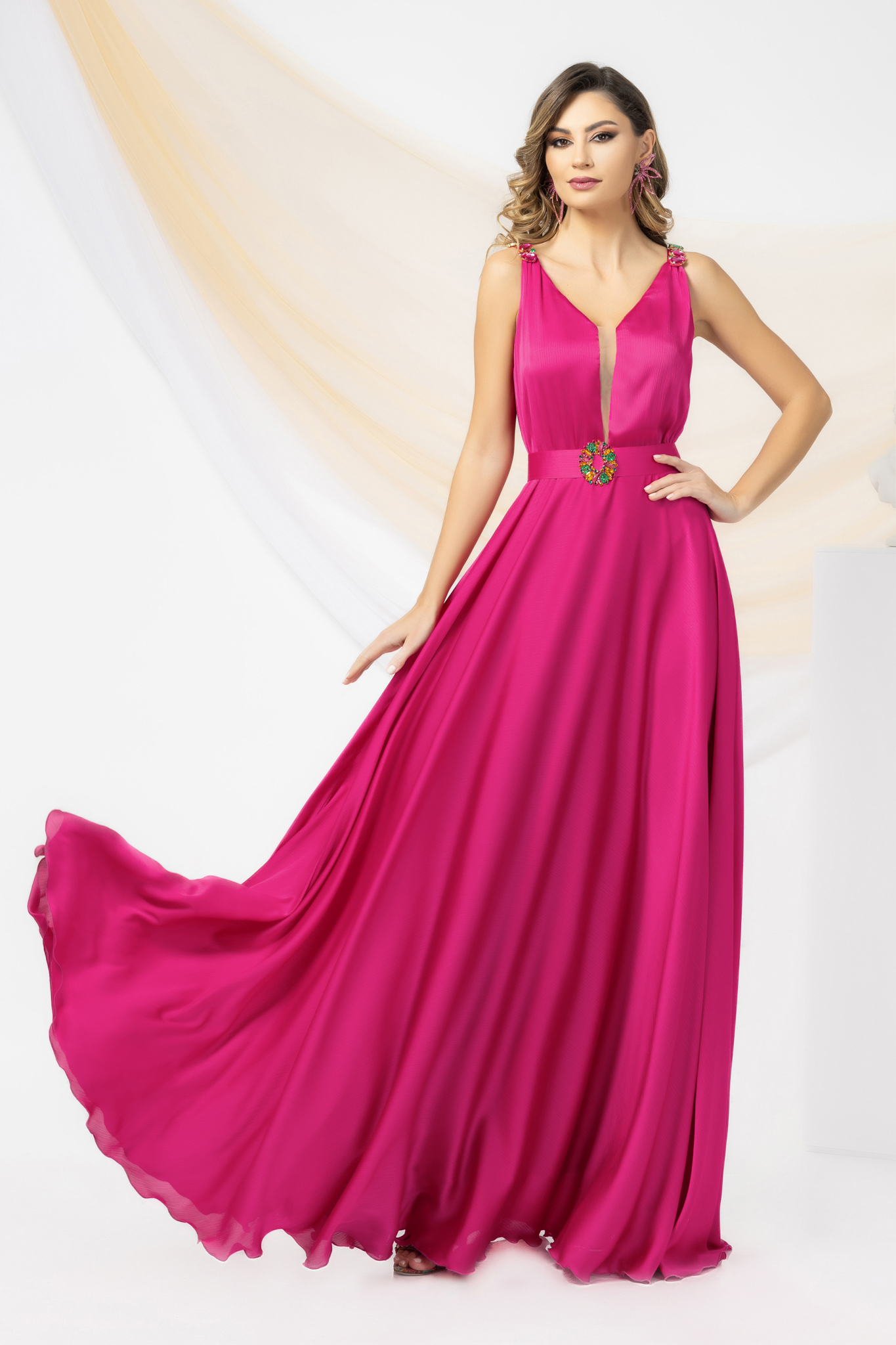 Haljina od fuchsia satenskog voala, duga, s A-krojem i V-izrezom s mrežicom - PrettyGirl 1 - StarShinerS.hr