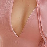 Ruha púder rózsaszínű muszlin hosszú harang fodros lábon sliccelt