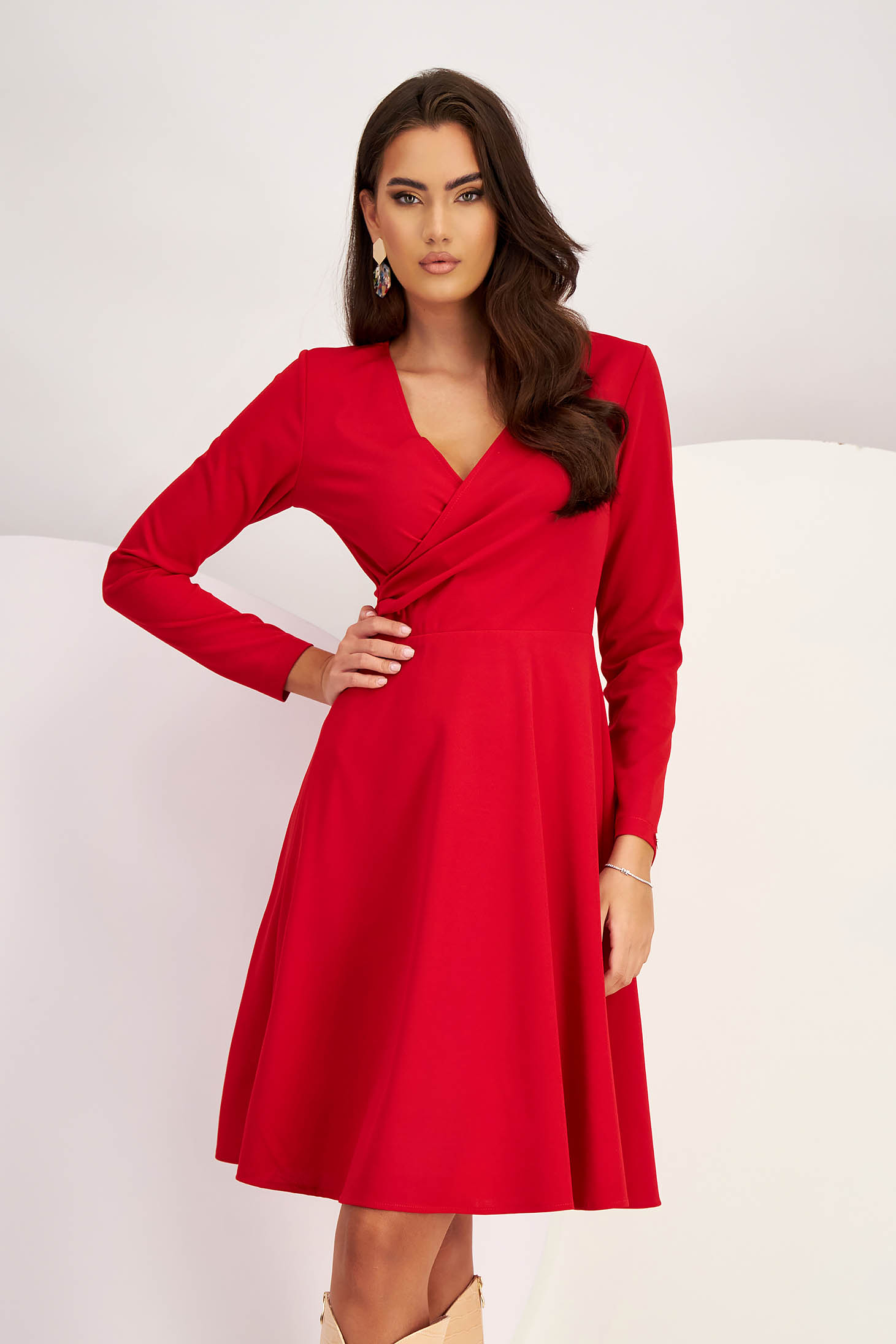 Red crepe dress up to the knee in cloche with crossed neckline - StarShinerS