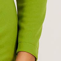 Krepp ceruza ruha - oliva zöld, térdigérő, elől rakott díszitéssel - StarShinerS
