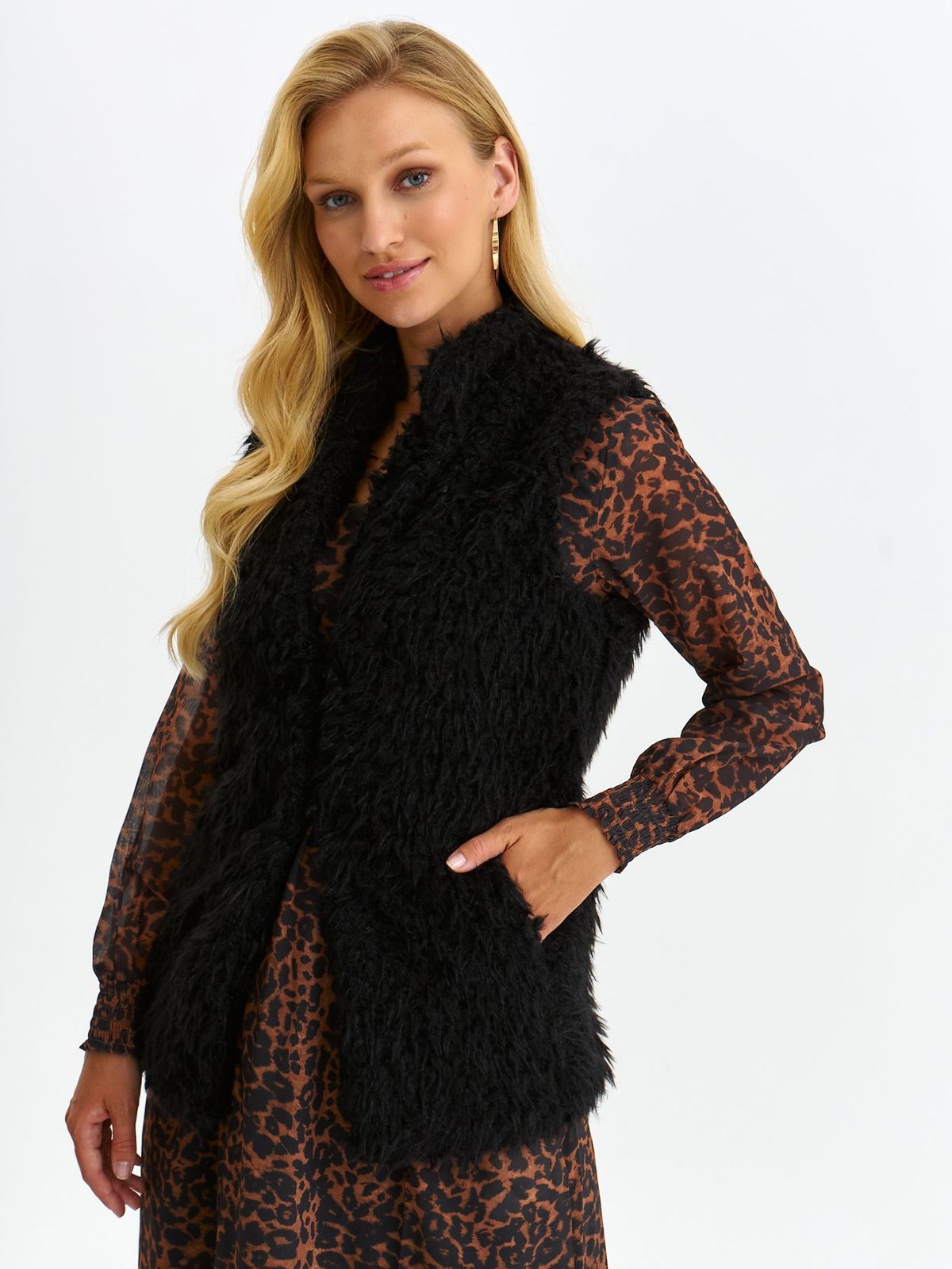 Black gilet from ecological fur lateral pockets