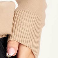 Pulover din tricot fin bej mulat cu guler inalt - SunShine