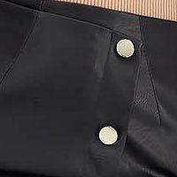Műbőr midi ceruza szoknya - fekete, oldalt zsebekkel, dekoratív gombokkal