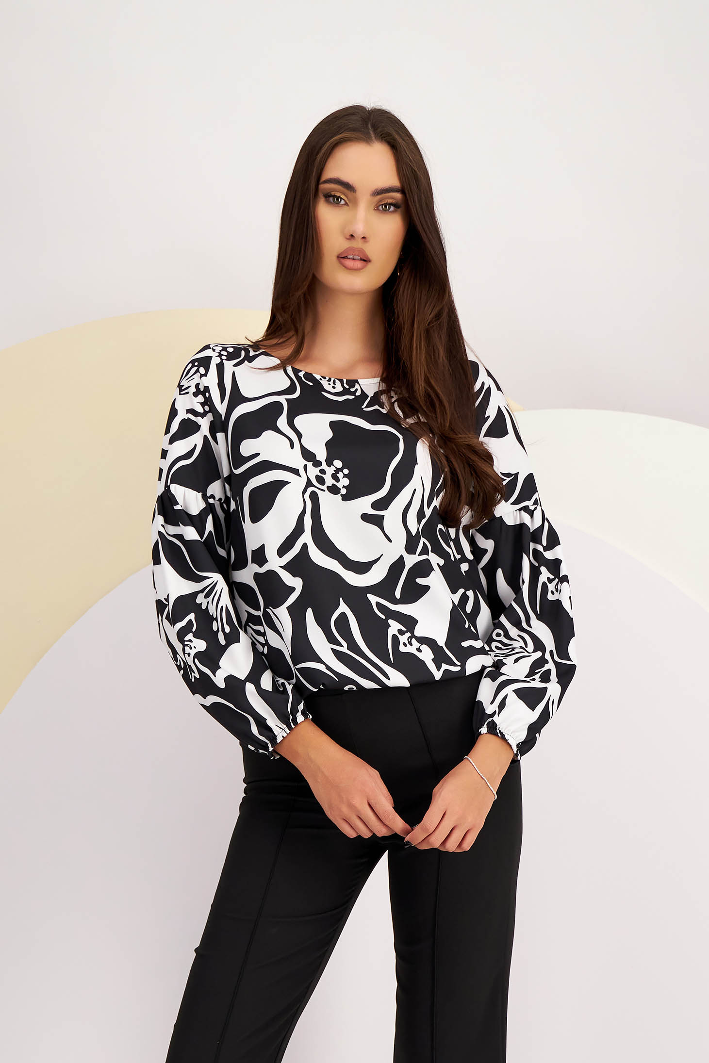 Lady Pandora Blouse for Women Made of Thin Material with Loose Fit and Elastic Waist with Puff Sleeves