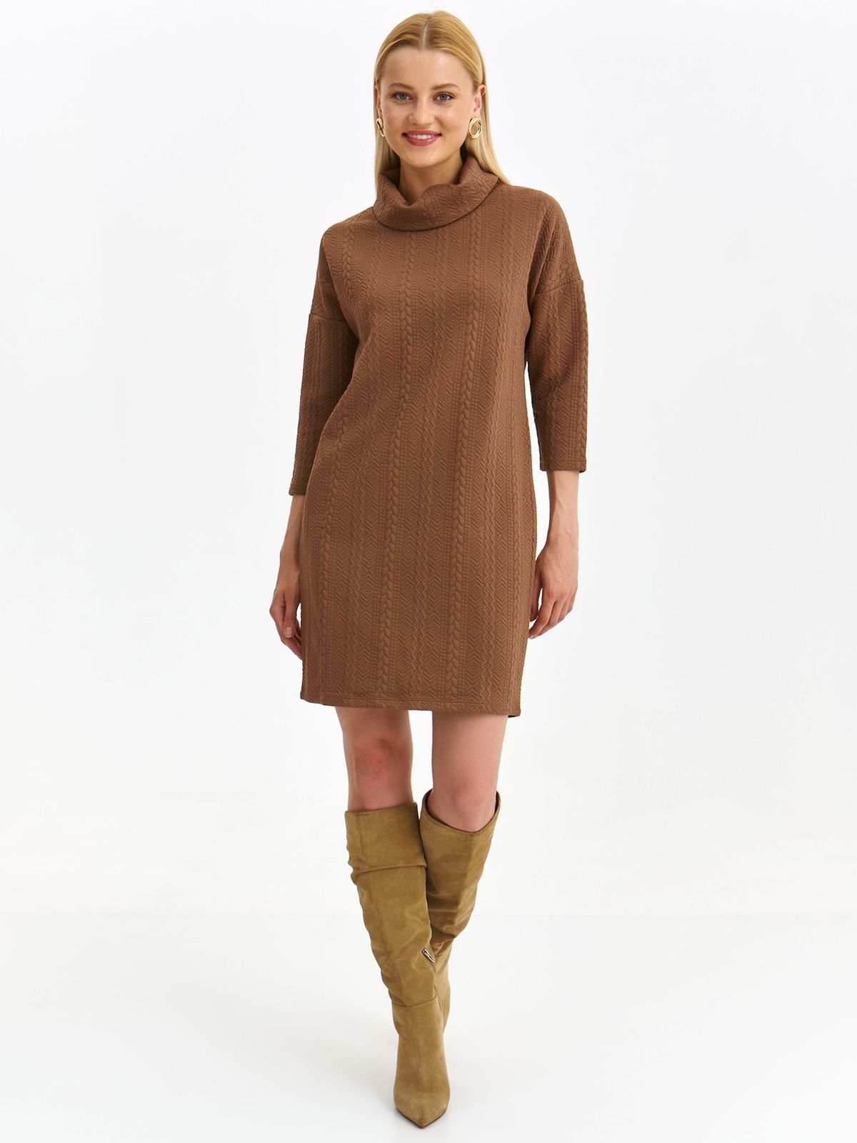 Brown dress knitted straight high collar