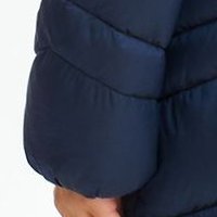 Sötétkék Top Secret kabát egyenes szabással környezetbarát szőrme betétekkel a kapucniján