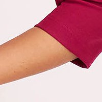 Krepp ceruza ruha - málnapiros, térdig érő, átlapolt dekoltázzsal - StarShinerS