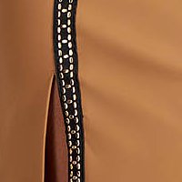 Műbőr midi ceruza szoknya - bézs, lábon sliccelt, fém díszítésekkel - StarShinerS