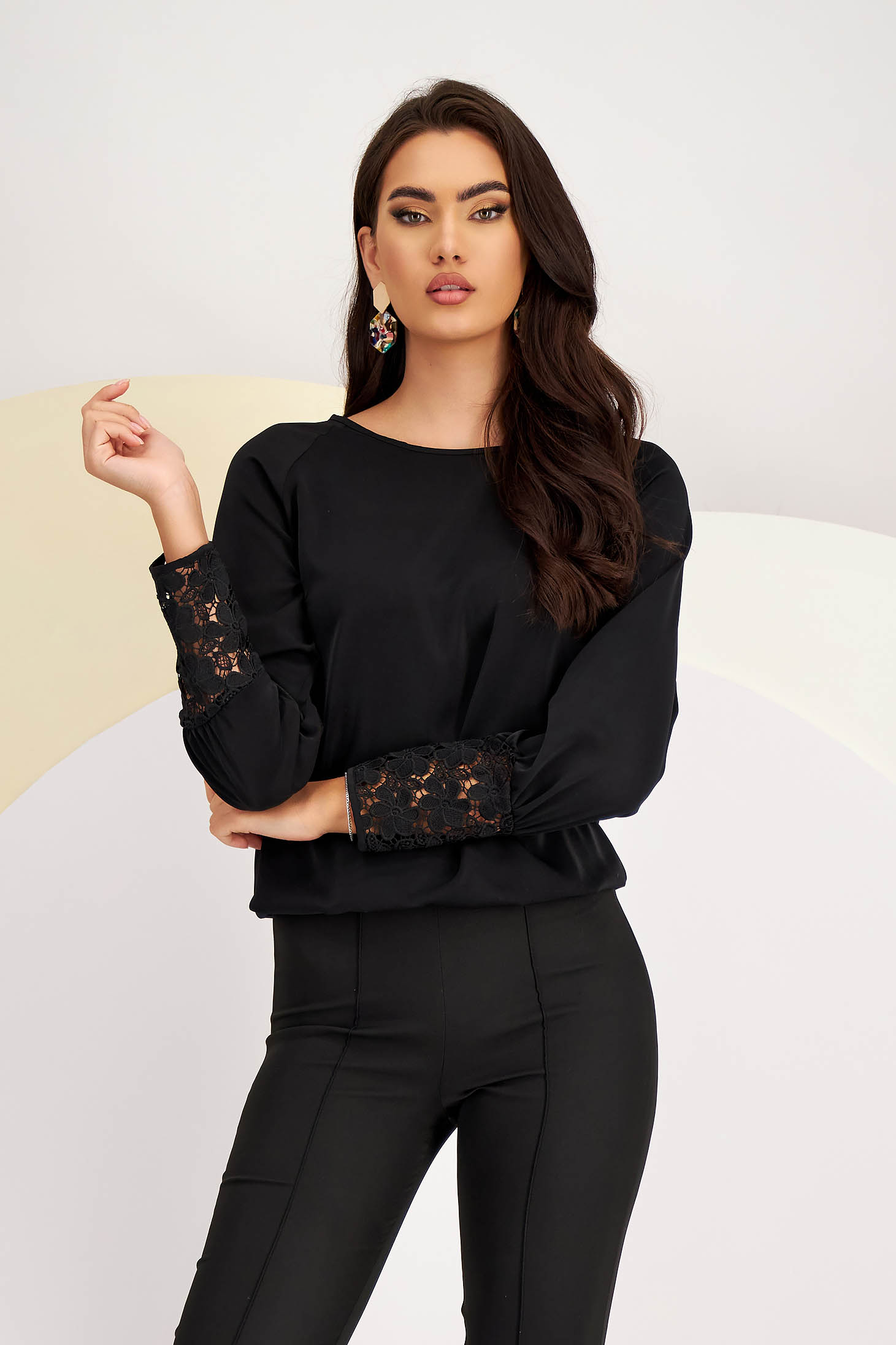 Bluza dama din material subtire neagra cu croi larg si elastic in talie cu aplicatii de dantela - Lady Pandora