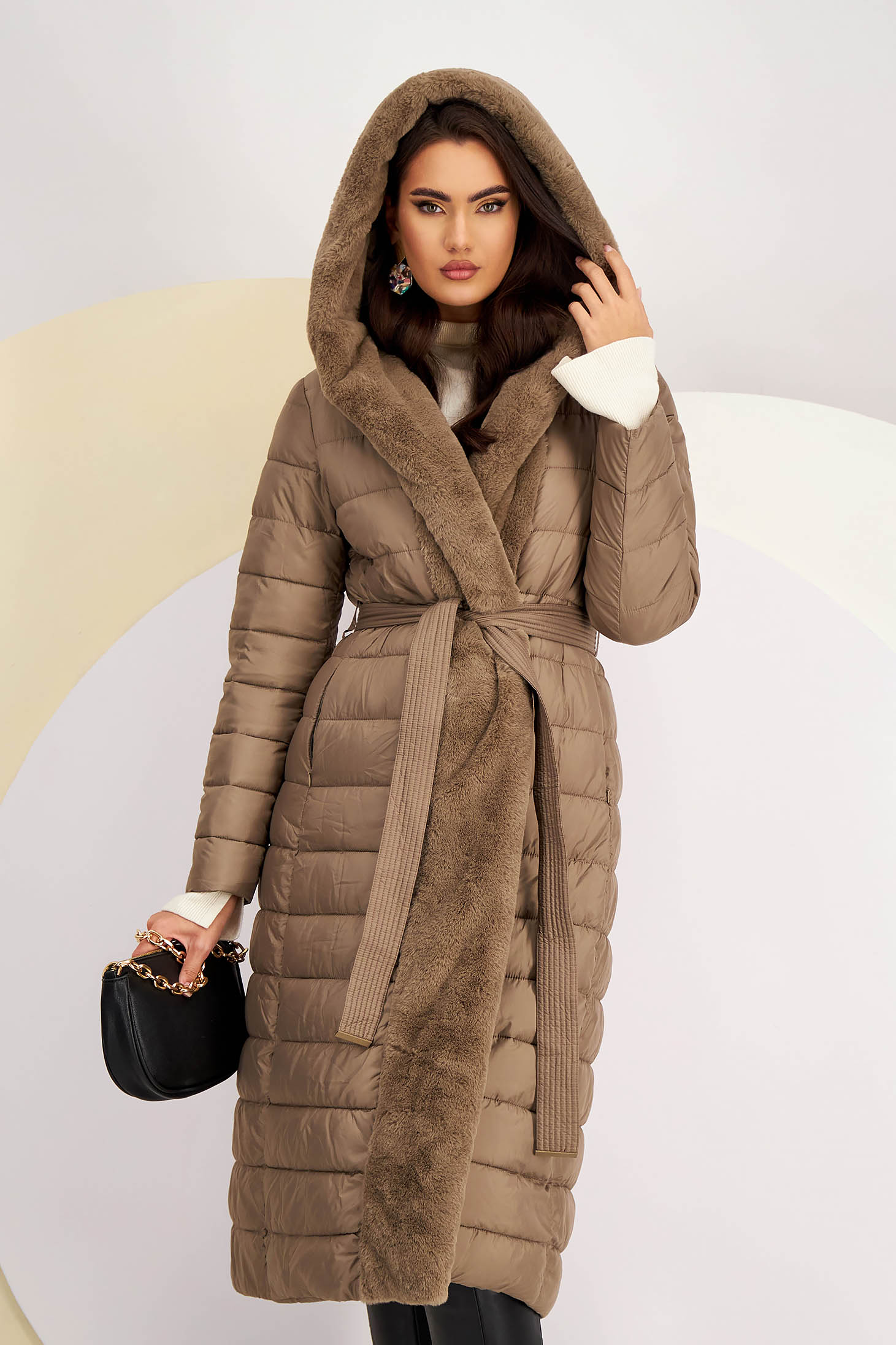 Long brown down jacket with a straight cut and faux fur collar