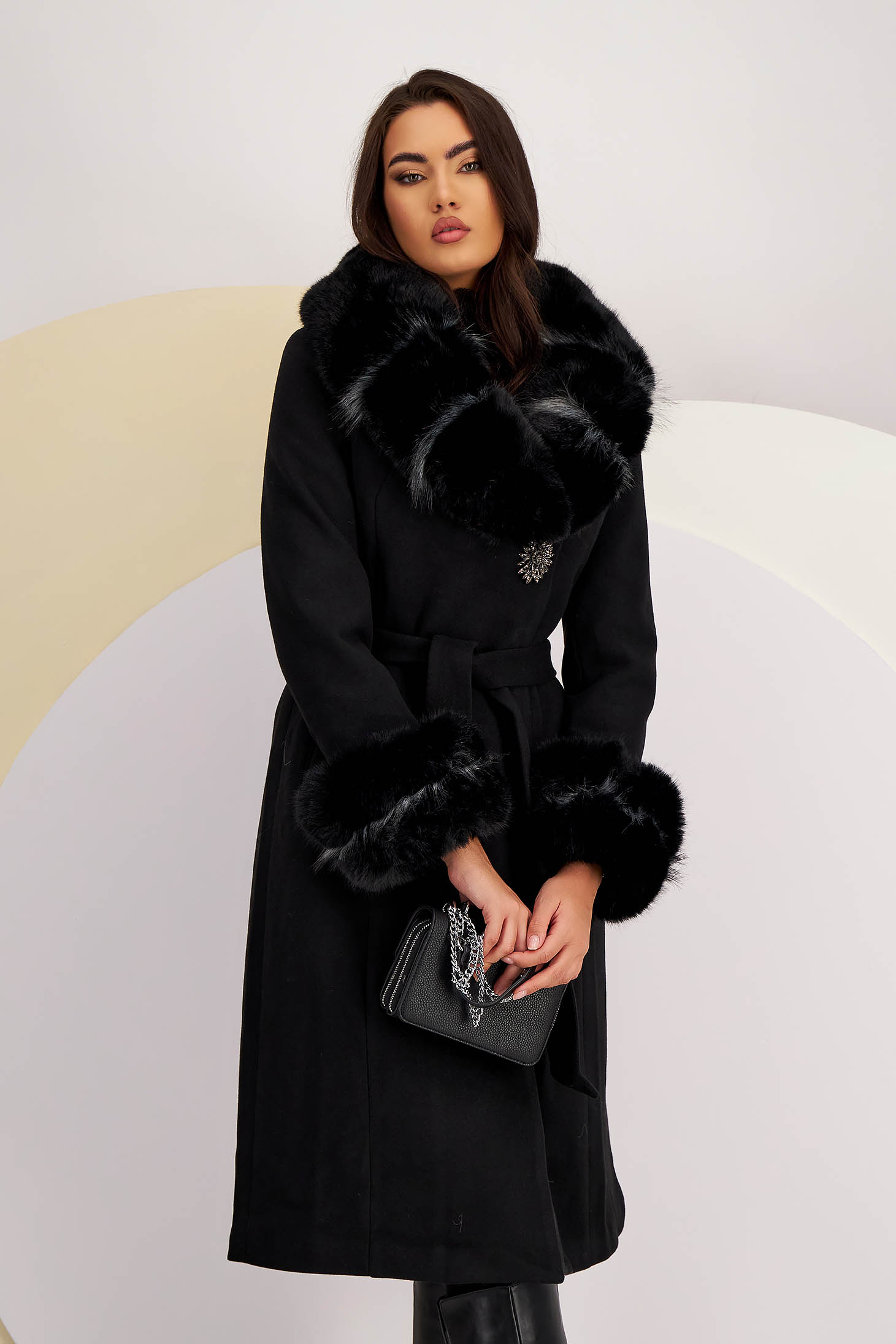Black cloth coat with a straight cut and detachable faux fur inserts at the collar and cuffs - SunShine