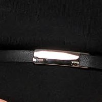 Kötött térdig érő harang ruha - fekete, gumirozott derékrésszel, öv típusú kiegészítővel - StarShinerS