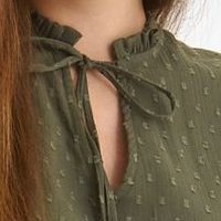 Khaki zöld muszlin rövid ruha, harang alakú gumirozott derékrésszel