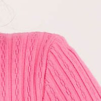 Világos rózsaszínű kötött pulóver, szűk szabású
