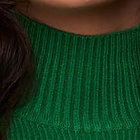 Pulover din tricot reiat verde cu croi larg si guler inalt - SunShine