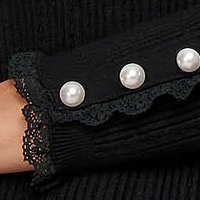 Kötött rövid ceruza ruha - fekete, dekoratív gombokkal, magas gallérral