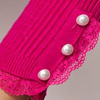 Kötött rövid ceruza ruha - pink, dekoratív gombokkal, magas gallérral