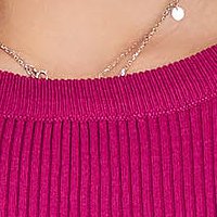 Kötött szűk szabású pulóver - pink, vállrésznél szegecsekkel díszített
