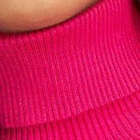Kötött szűk szabású csíkozott anyagú pulóver - pink, kivágással és gyöngy díszítéssel az ujjakkon