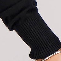Pulover din tricot negru mulat cu guler inalt