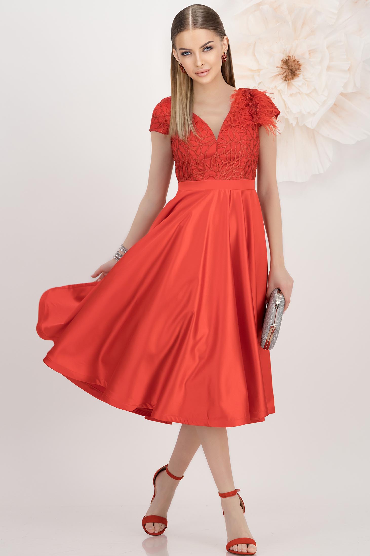 Rochie din tafta elastica si dantela rosie midi in clos accesorizata cu brosa cu pene - StarShinerS 1 - StarShinerS.ro