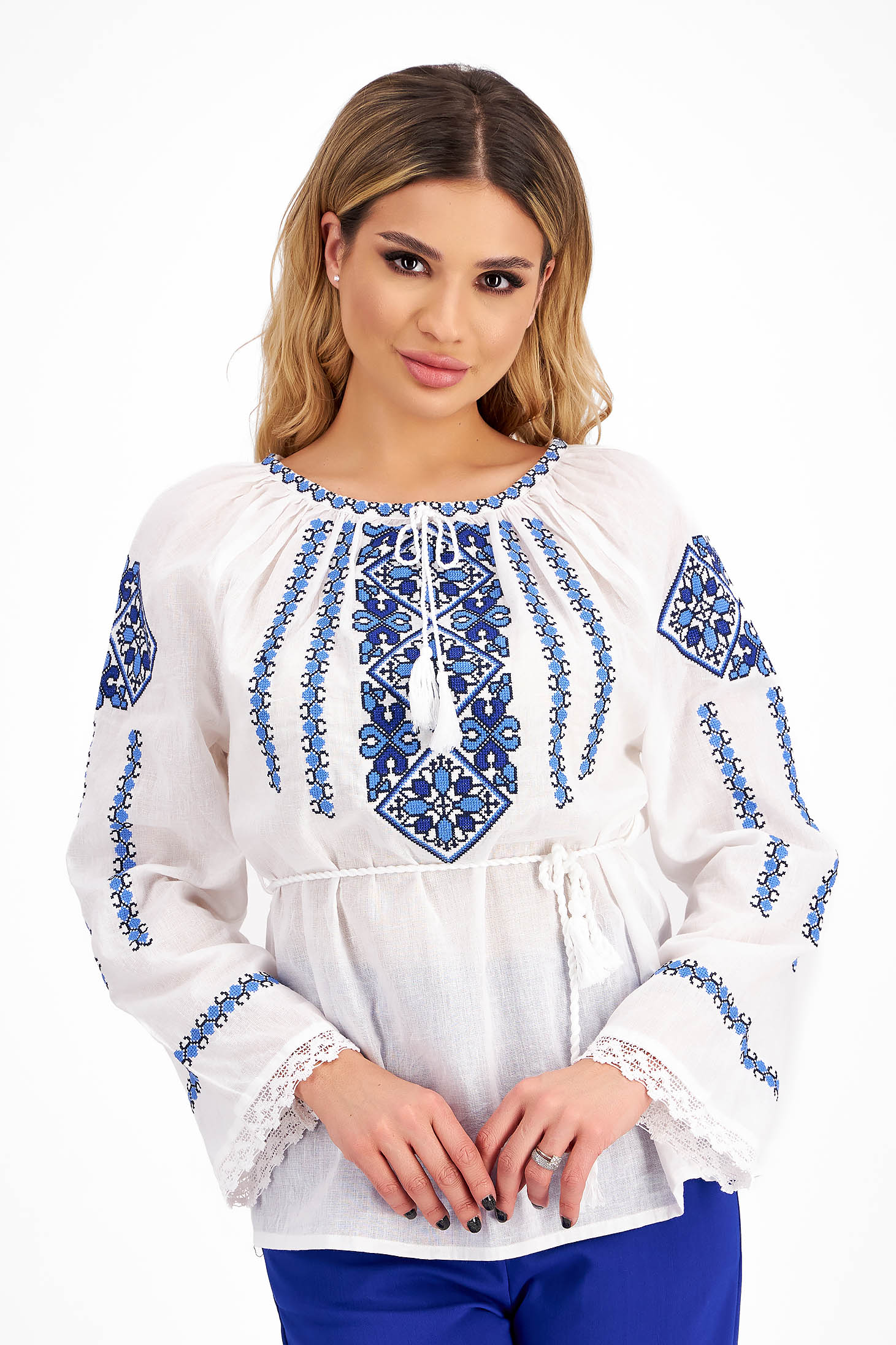 Cotton blouse with a wide cut accessorized with a drawstring embroidered with traditional motifs - SunShine