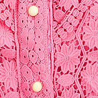Pink csipkés anyagból rövid ruha egyenes övvel ellátva