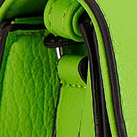 Táska zöld műbőrből hosszú, állítható pánttal